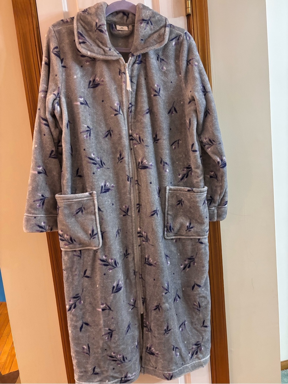 EUC Croft & Barrow Plush Pajama Robe with Purple Print Grey Petite Medium